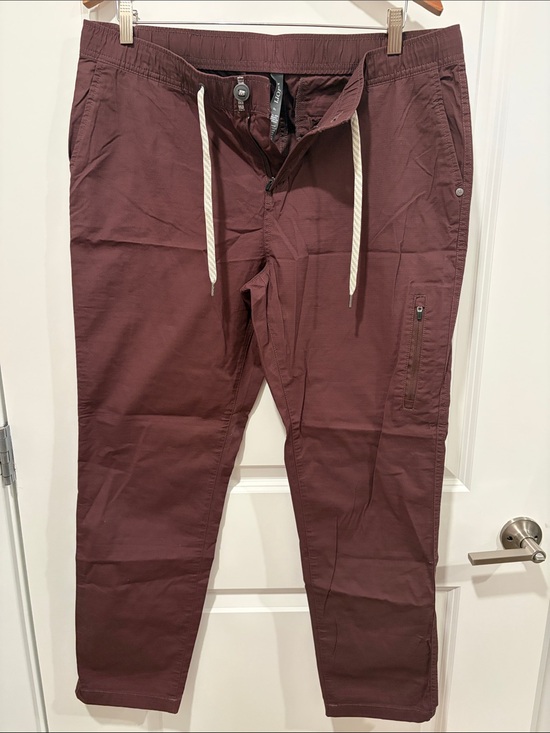 Vuori Pants - Vuori Maroon Ankle-Length Cargo Joggers